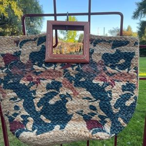 Jute Antik Kraft bag with wooden handles.